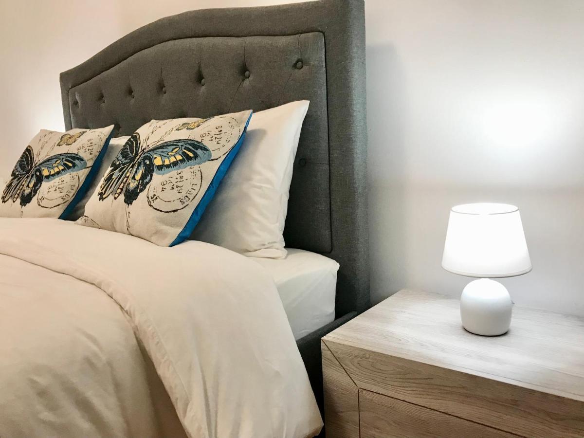 Appartement Sublime Gray Bedroom *